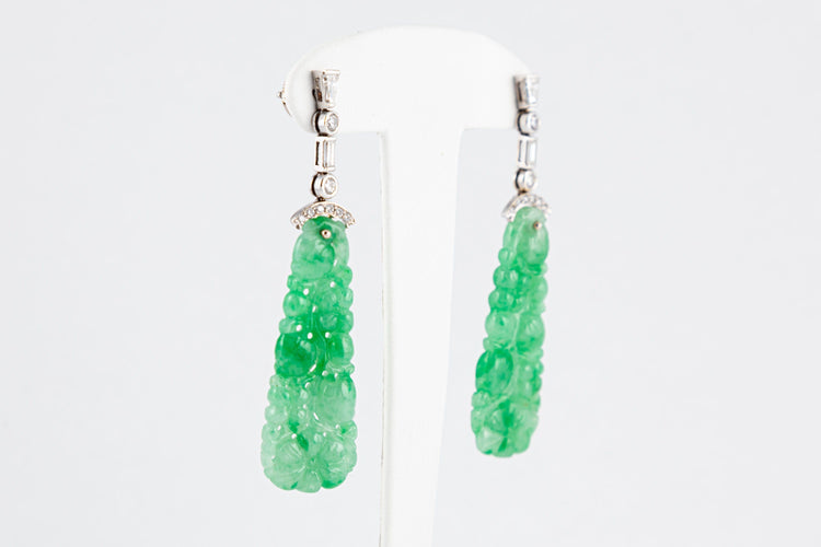 Pendentif Paire de pendants d’oreilles or gris, plaques de jade gravé 58 Facettes 123574