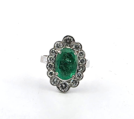 18kt白金戒指，镶嵌3.00克拉祖母绿和0.90克拉钻石 