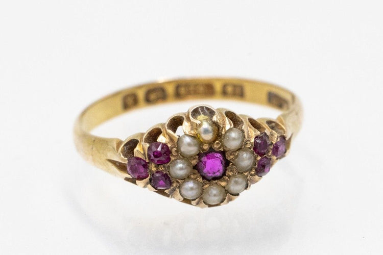 Bague 54 Bague ancienne en or jaune ornée de rubis et de perles 58 Facettes 11162