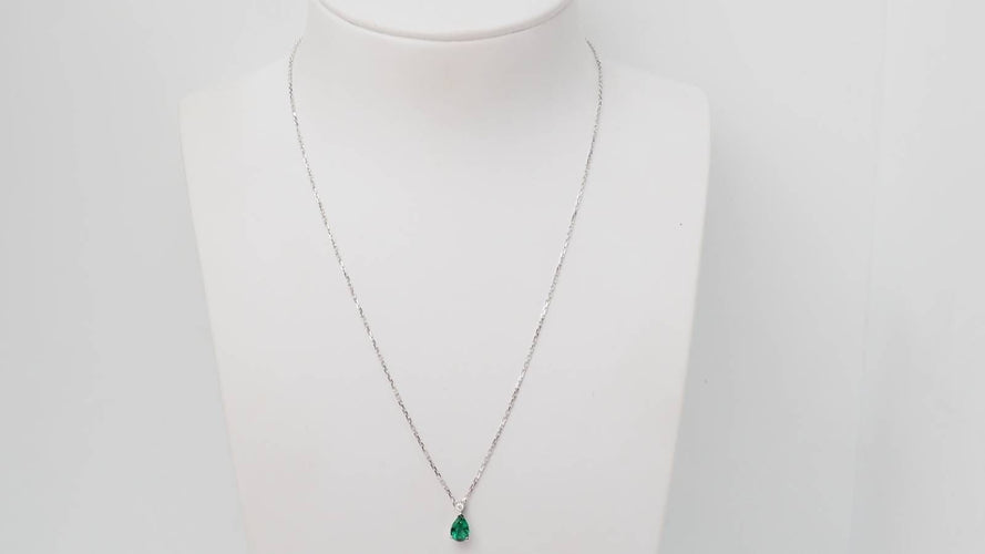Collier 42cm Collier pendentif en or blanc, émeraude et diamant 58 Facettes 32627