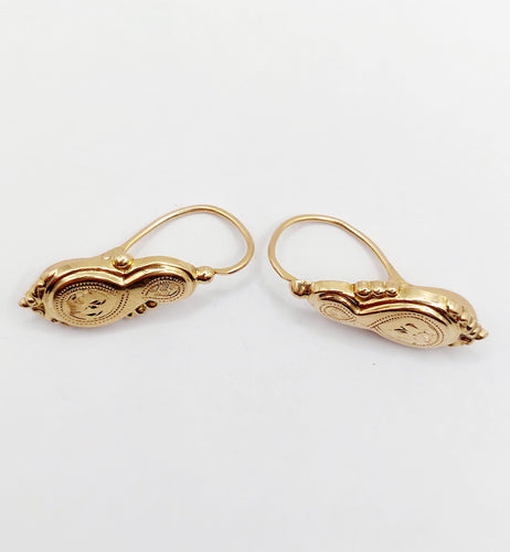 Boucles d'oreilles Dormeuses victoriennes poissardes or rose, goutte et décorations ciselées (circa 1880) 58 Facettes A05080