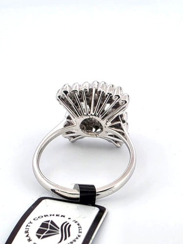 Bague 55 Bague en or blanc 18 carats sertie de diamants et ornée d'un diamant central 58 Facettes