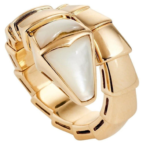 Bague 48 BULGARI - Bague Serpenti en or jaune et nacre 58 Facettes