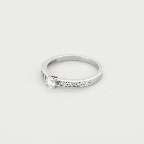 Bague 52,5 Bague solitaire en or blanc et diamants 58 Facettes GU295