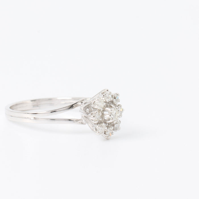 Daisyring in witgoud en diamanten