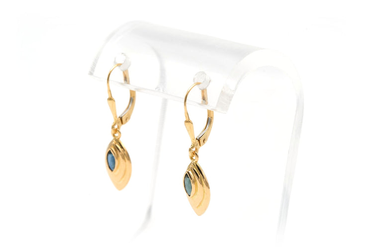 1970-luvun keltakultaiset korvakorut safiireilla