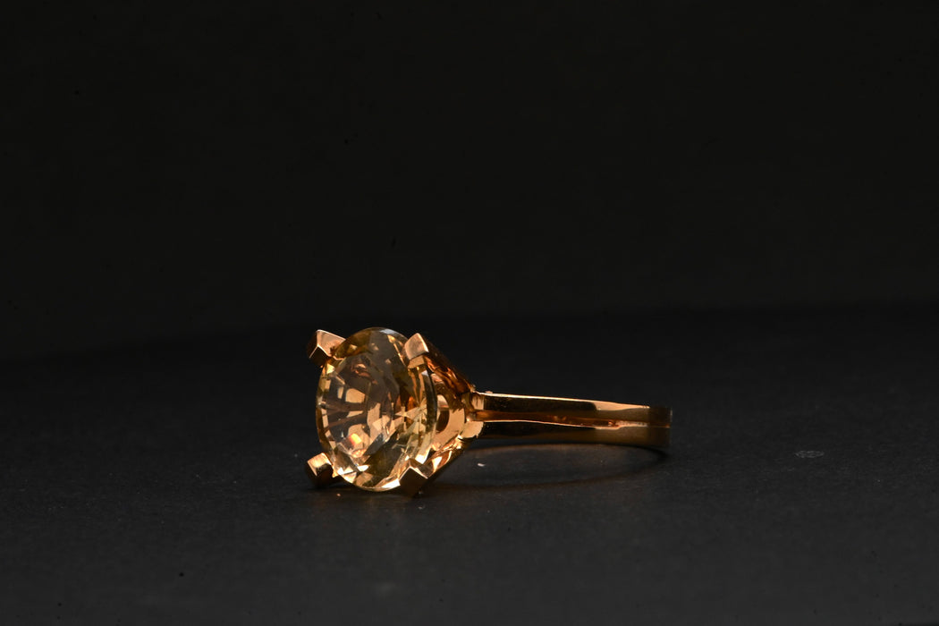 Ring adorned with a Brilliant Cut Citrine in gold