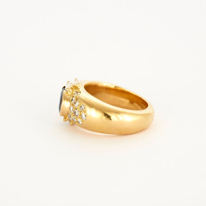 Geel goud, saffier, diamanten ring