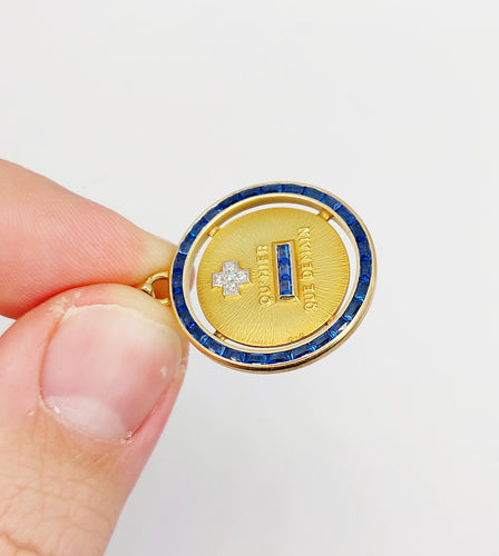 AUGIS - Hanger liefdesmedaille 23mm geelgoud, diamanten en gekalibreerde saffieren 