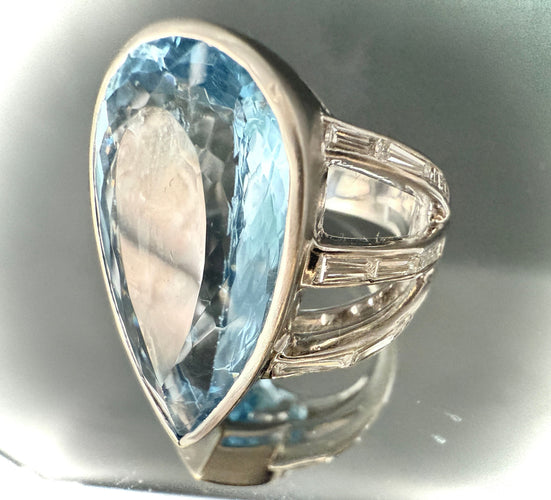 Bague 58 Bague en or blanc sertie d'une topaze 58 Facettes