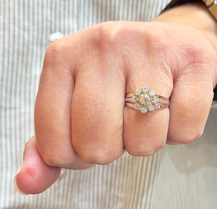 Bague 55 Bague ancienne marguerite or blanc et diamants 58 Facettes