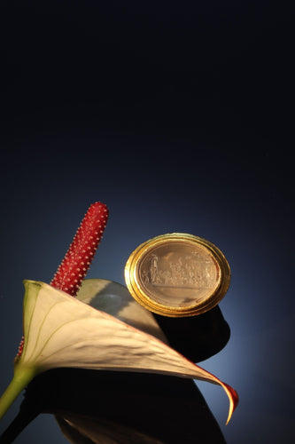 Bague 56 Classicisme satirique d'une bague en or du XVIIIe siècle : Le Triomphe de Priape 58 Facettes 19087-0061