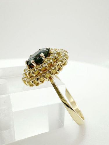 Bague 59 Bague en or jaune sertie d'un saphir bleu foncé et d'un halo de diamants. 58 Facettes 50355