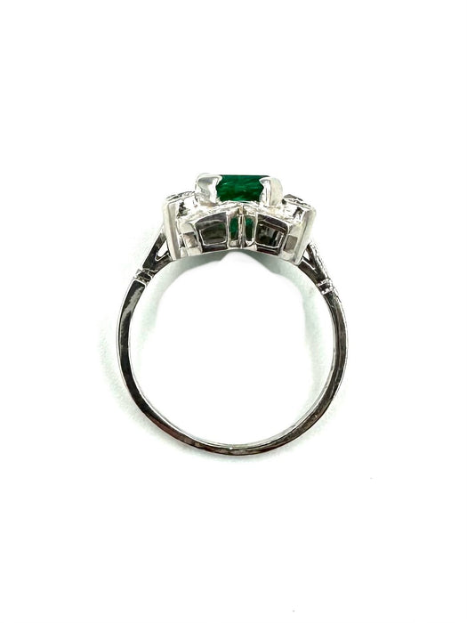 Art-Deco ring, white gold and platinum, emerald and diamonds