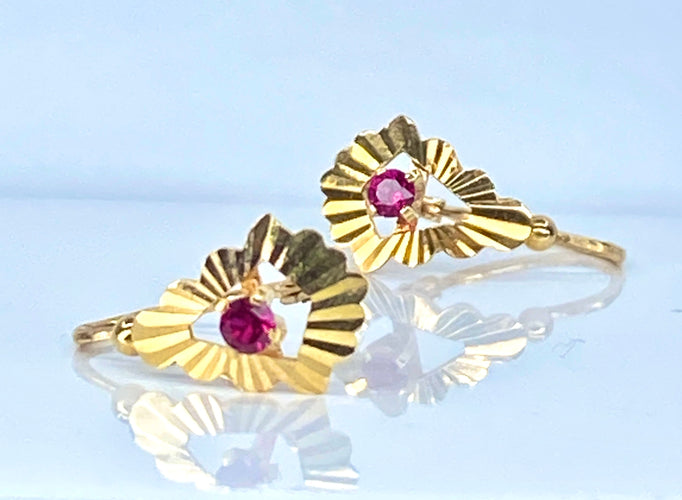18-carat yellow gold earrings Sleepers earrings with red stones 
