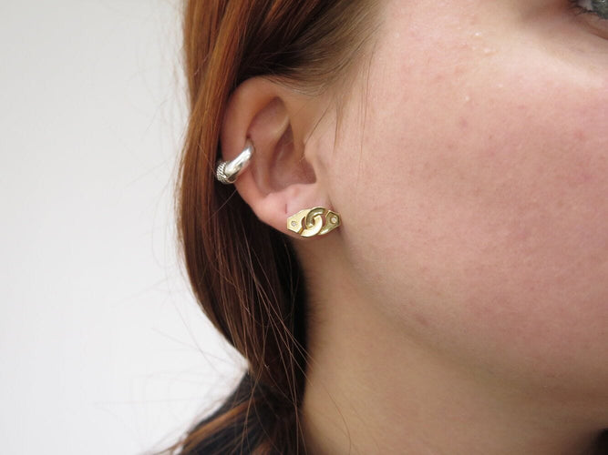 Boucles d'oreilles mono boucle d'oreille DINH VAN menottes r8 867411u or jaune & diamant 58 Facettes 270642