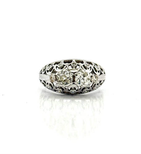 Beyaz altın ve pırlantalı eski oyma yüzük 