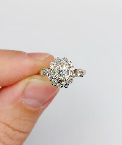 Bague 52 Bague marguerite art deco or blanc 18k et 1,02 carats diamant taille ancienne (circa 1940) 58 Facettes A05086