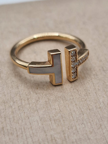 Tiffany & Co. - T Wire Ring aus Roségold, Perlmutt und Diamanten 