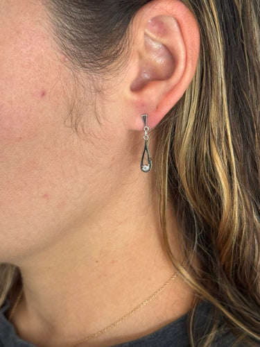 Par minđuša od belog zlata i dijamanata 