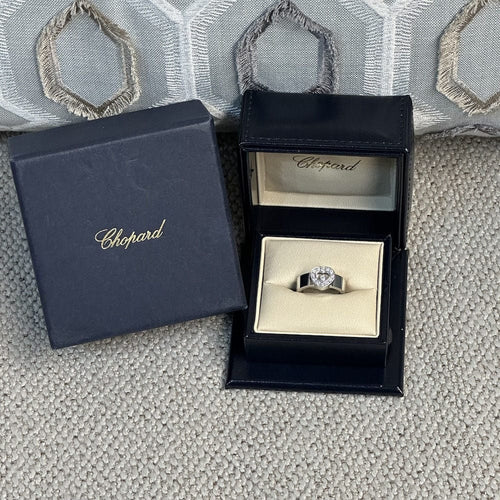 Bague 53 Bague Chopard Happy Diamonds Or Gris 18k Diamants de 2021. Taille 53. Ref : 822936 58 Facettes FB10384