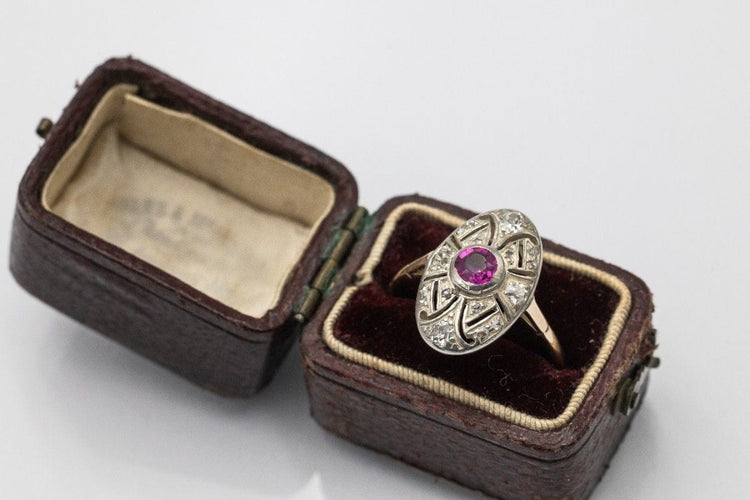 Bague Bague Art Déco en or jaune et platine avec rubis, années 1920 58 Facettes 9573