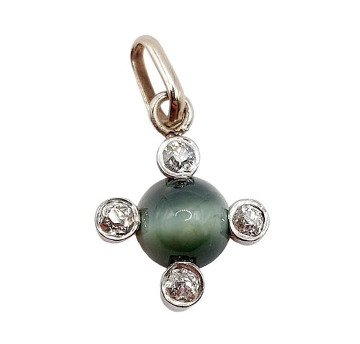 Pendentif Pendentif fleur antique or blanc, cabochon d'agate œil de chat et diamants 58 Facettes A05522