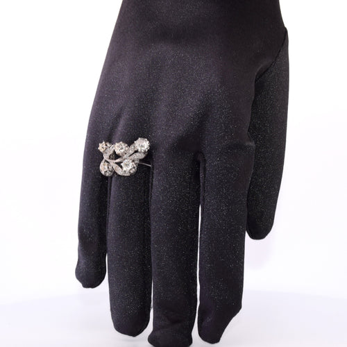 Bague 53 Bague en or blanc avec diamants des années 1940 58 Facettes