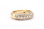Bague 49 Alliance demi-américaine contemporaine en or jaune sertie de diamants 58 Facettes 19451