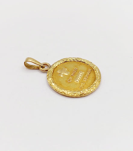 Pendentif Augis - Pendentif médaille d'amour \"+ qu'hier - que demain\" en or 18k 58 Facettes A06443