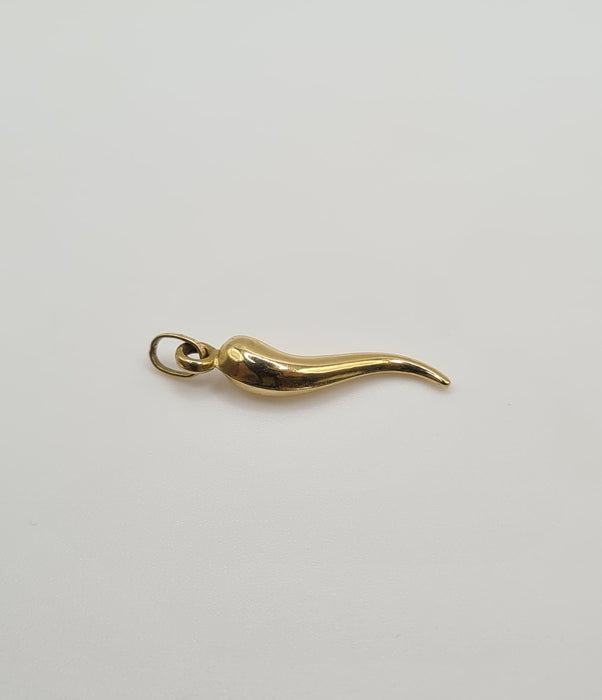 Yellow gold pendant