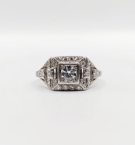 Bague 52 Bague tank art deco Platine diamant 0,25 carats entouré de diamants ronds (circa 1920) 58 Facettes A05355