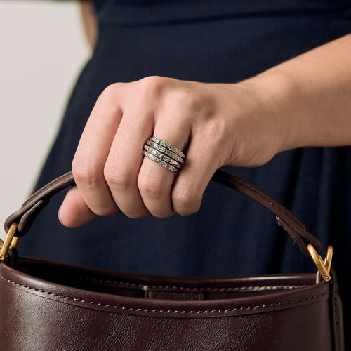 Bague 54 Large Bague en or gris et diamants 58 Facettes LOR3340