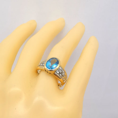 Bague 54 Bague or, topaze et diamants 58 Facettes