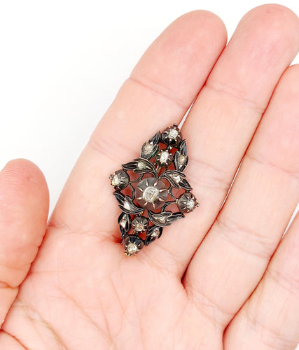 Broche Broche victorienne argent et or jaune fleurs, diamants 58 Facettes A05507