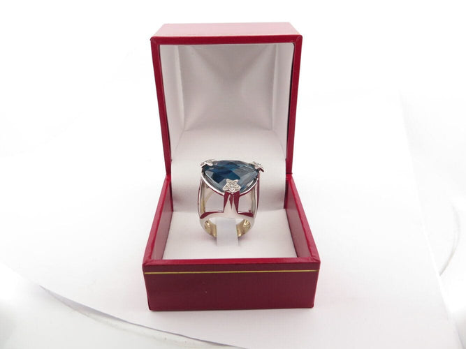 Bague 54 bague cocktail t54 or blanc 18k topaze trillion london blue diamants 0.25ct 58 Facettes 270140
