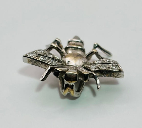 Pendentif Pendentif et broche design Fly avec diamants 58 Facettes 50199