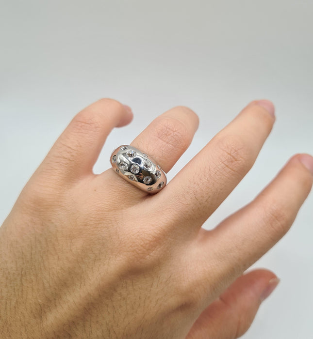 White gold ring set with old-cut diamonds