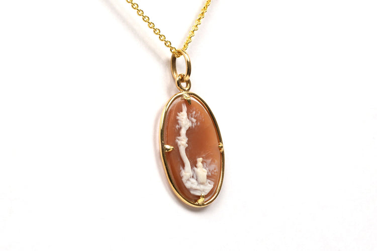 Pendentif Pendentif Années 50 en or jaune serti d'un camée 58 Facettes B470