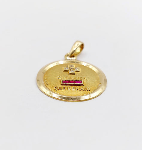Pendentif AUGIS - Pendentif médaille d'amour  23mm or jaune et rubis  "+ QU'HIER - QUE DEMAIN" 58 Facettes A06325