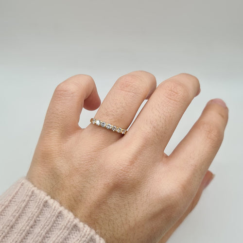 Bague 52 Demi-alliance or jaune 18 carats sertie de diamants 58 Facettes