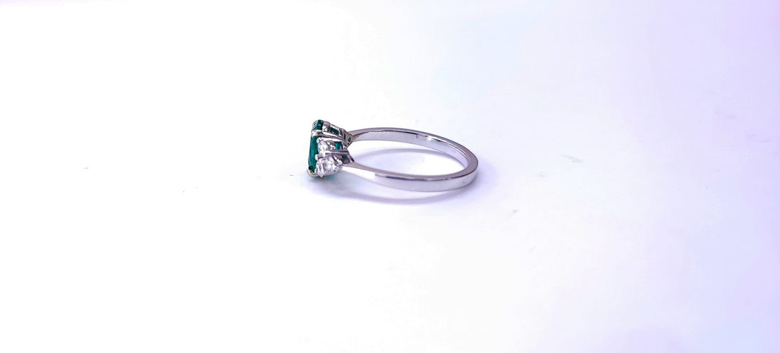 Bague 55 Bague en or blanc, émeraude et diamants 58 Facettes Bag.Emr.FA.32