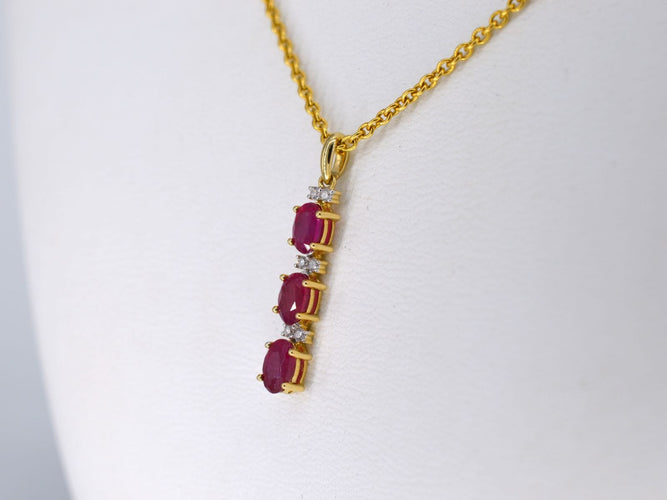 Pendentif Pendentif en or avec diamants et rubis 58 Facettes 2139