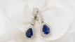 Boucles d'oreilles Boucles d'oreilles de luxe en or blanc, saphirs de Ceylan et diamants 58 Facettes 32078