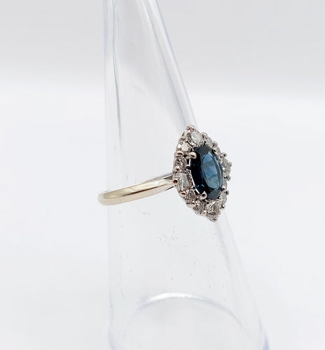 Bague 51 Bague marquise style art déco or blanc ornée d'un saphir naturel et de diamants taille brillants 58 Facettes A04625