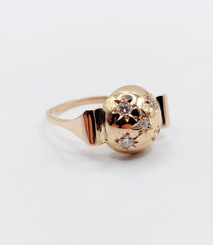 Kulet kuppelring i roségull, stjerneinnfattet diamant (ca. 1950) 