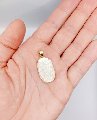 Pendentif Pendentif vintage or jaune ornée d'une plaque de nacre 58 Facettes A04713