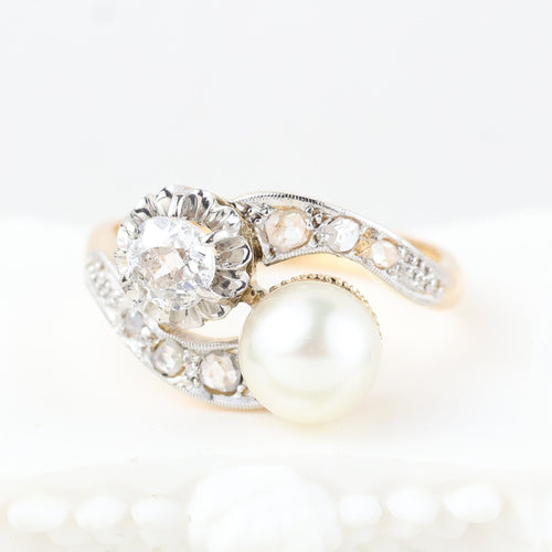 Bague Bague vintage toi et moi en or jaune 18 carats, sertie de diamants et ornée d'une perle. 58 Facettes 134237