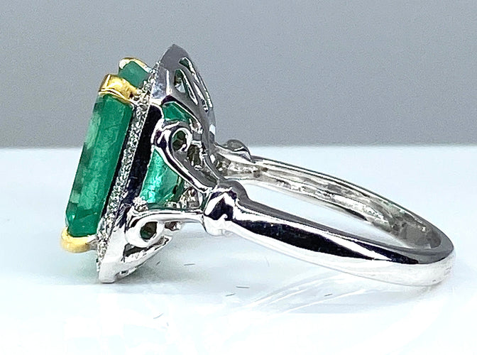 Bague 51 Bague émeraude 5,32 carats et diamants 58 Facettes AB303