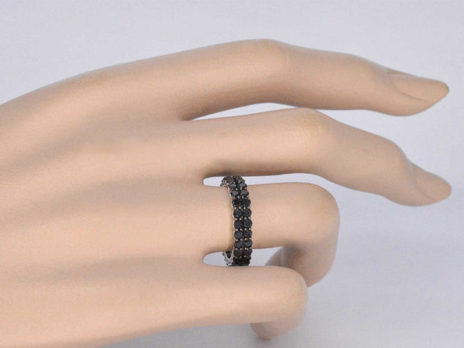 Bague 54 Bague d'éternité en or blanc avec diamants noirs 58 Facettes 2210